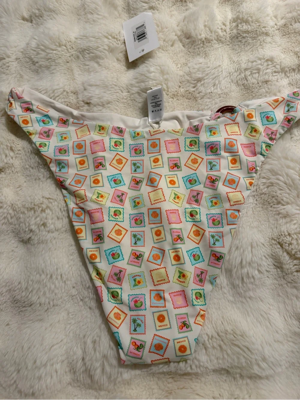 Dippin’ Daisy’s Bikini Set with matching shorts. NWT